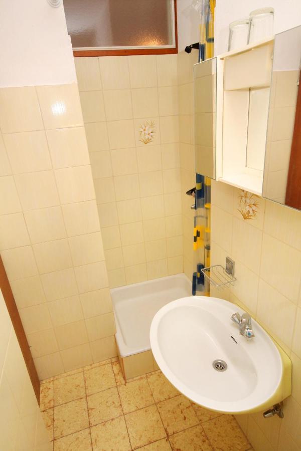 Apartments And Rooms With Parking Space Palit, Rab - 5061 エクステリア 写真